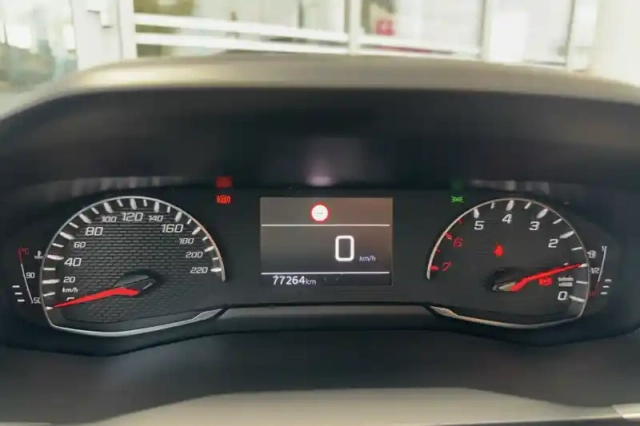 Peugeot 2008 puretech 100 s&amp;s bvm6 — photo 15