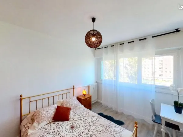 Chambre 4 pièces 75 m²