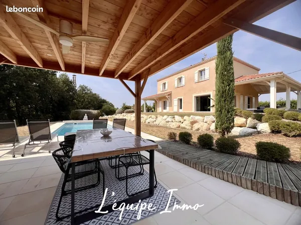 Propriété 7 pièces 216 m²