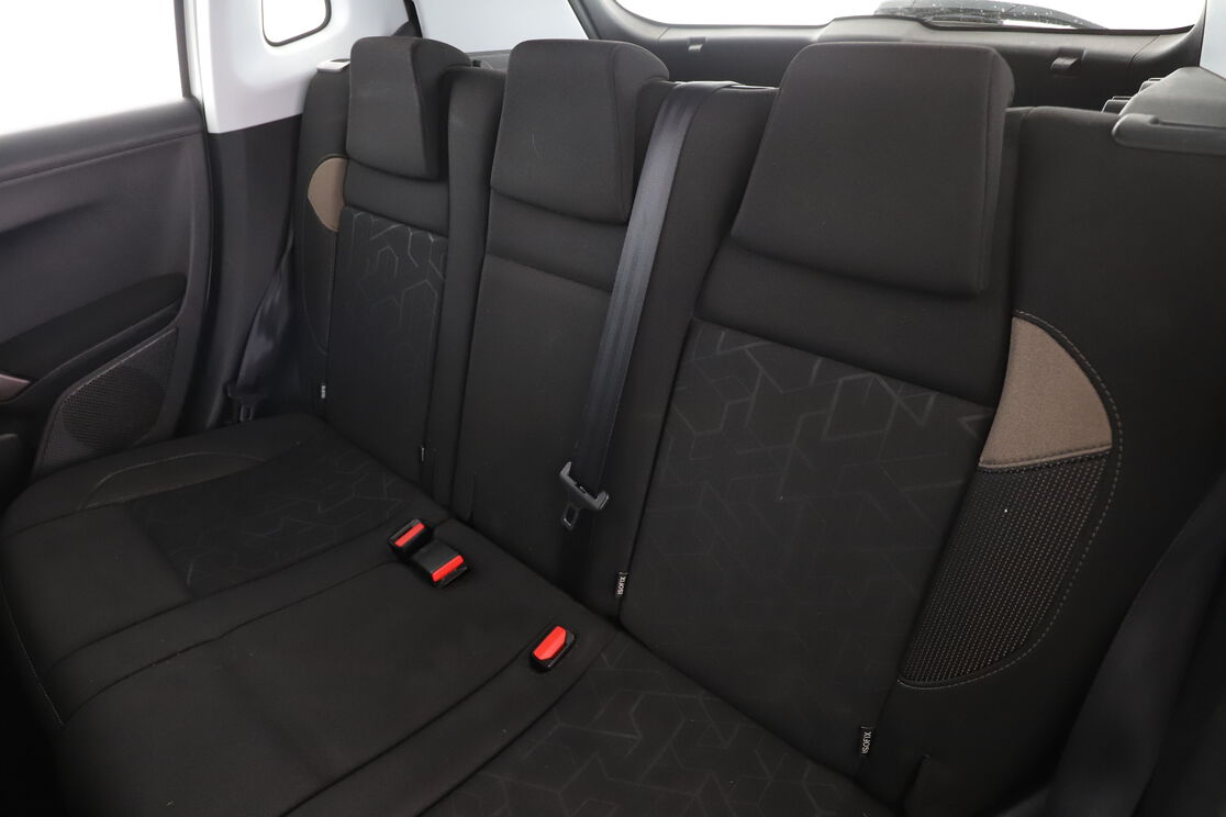 Peugeot 2008 1.2 PureTech Active — photo 13