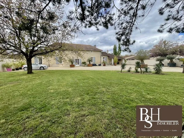Maison 7 pièces 246 m²