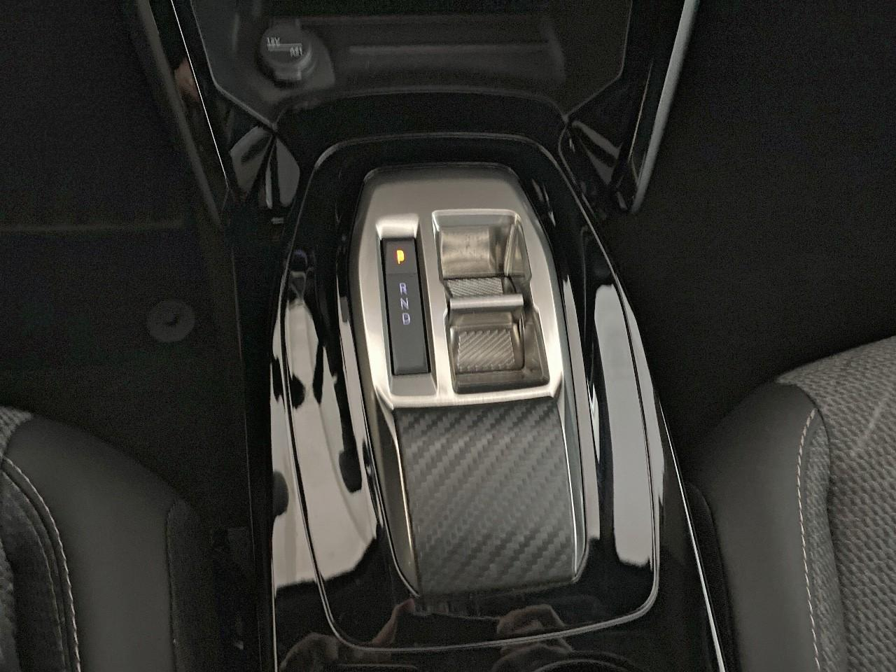 Peugeot 2008 hybrid 145 ch e-dcs6 allure — photo 17