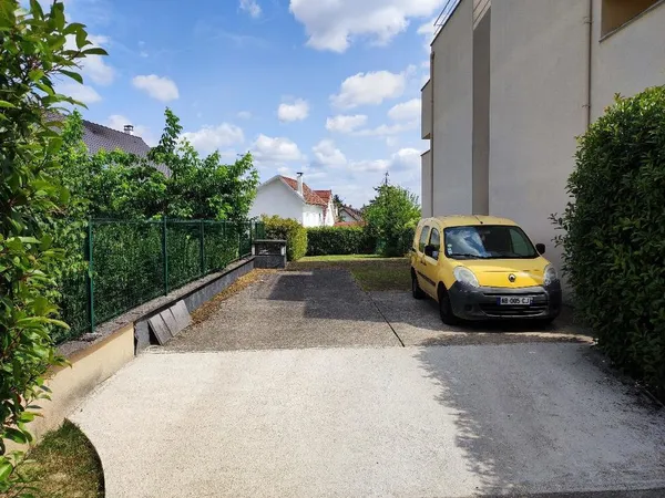 Champigny sur Marne (94500): Place de parking handicapée.
