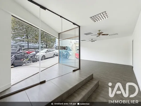 Local commercial 1 pièce 134 m²