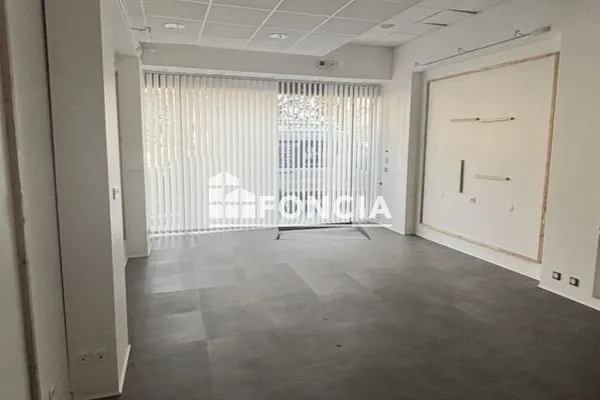 Commerce 73 m²
