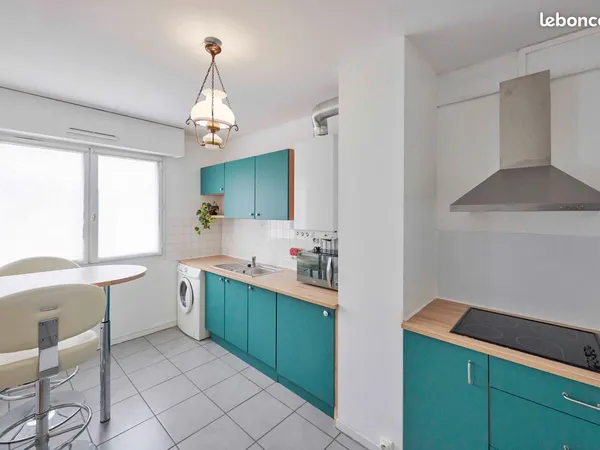 QUIMPER - Loue grand t2 meuble' proximité centre-ville