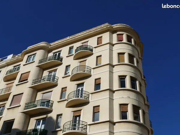 T3/4 traversant de 87m² | Immeuble Art Déco | Vue agréable, balcons et cave