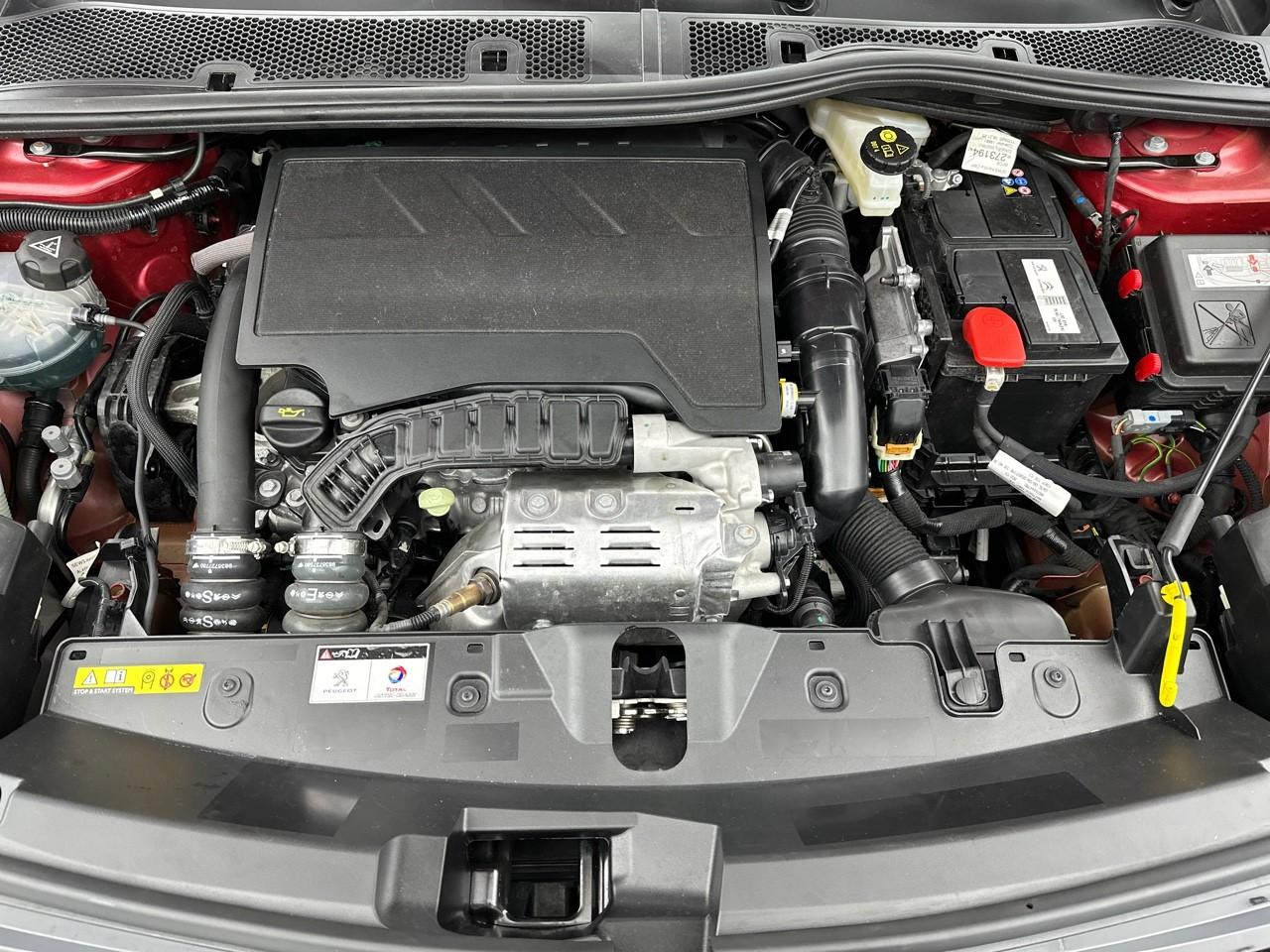 Peugeot 2008 puretech 130 s&s eat8 gt line — photo 13