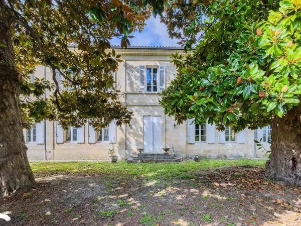 Maison 18 pièces 621 m²