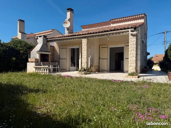 CHATEAUNEUF LES MARTIGUES, Belle maison T5 de 170 m² sur 471 m² piscinable avec un T2 attenant