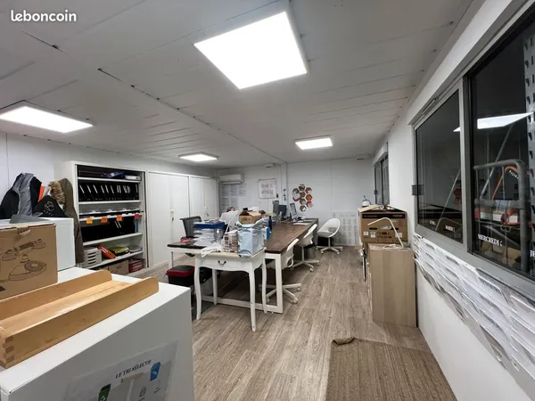 Entrepôt avec bureaux 550m2 - Lille Sud