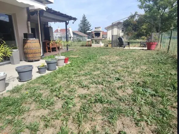 Apparemment Rez de jardin