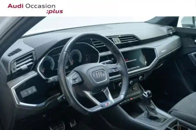 Audi Q3 35 tfsi 150 ch s tronic 7 s line — photo 2
