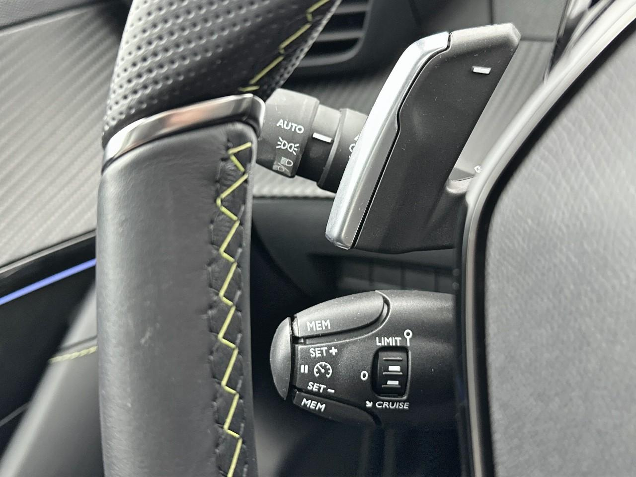 Peugeot 208 hybrid 136 e-dcs6 gt — photo 16