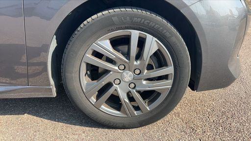 Peugeot 208 1.2 PureTech 100 - Style – 2022 – 41782 km – Essence – Boîte Manuelle — photo 12