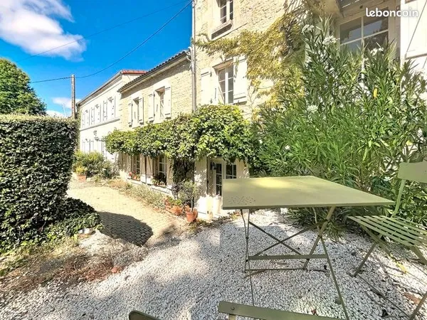 Maison 12 pièces 384 m²