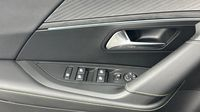 Peugeot 2008 1.2 PureTech 130ch S&S GT EAT8 — photo 19
