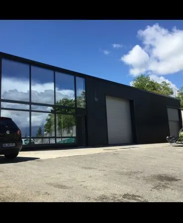 Entrepôt et bureau