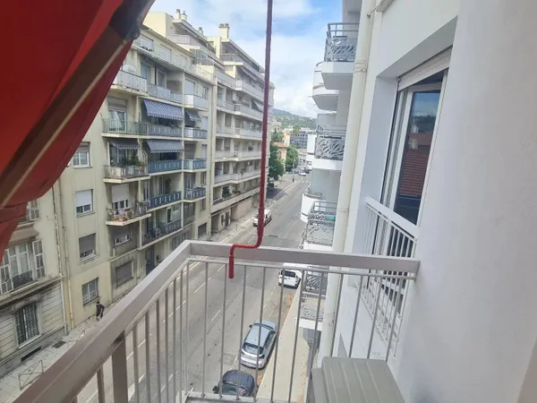 Appartement Moderne avec Balcon à Nice