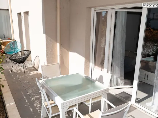 T3 technopole chateau Gombert Terrasse 15M2 place de parking