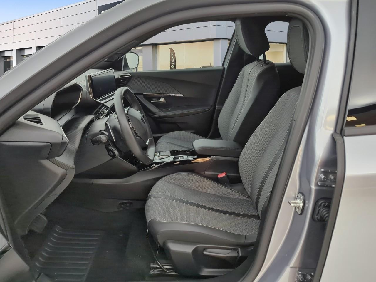 Peugeot 2008 hybrid 145 ch e-dcs6 allure — photo 9
