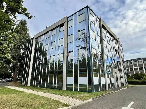 Bureau 325 m²