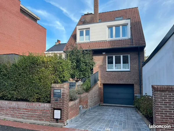 Maison semi-mitoyenne de 125 m² avec jardin et garage - Secteur Hautmont