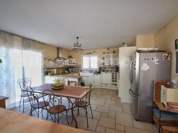 Maison - 8 pièce(s) - 230 m2