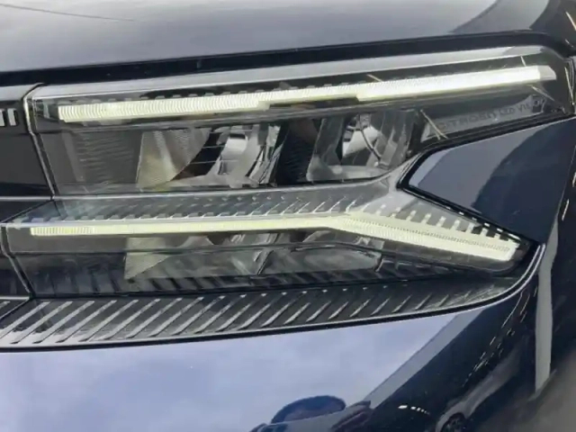 Citroën C5 Aircross hybrid rechargeable 225ch shine ë-eat8 — photo 12