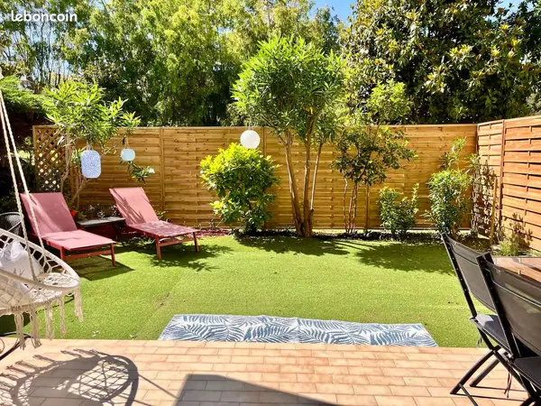 Joli 2 pièces en rez de jardin. Piscine au calme