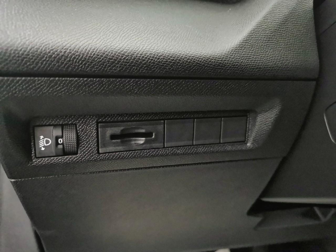 Peugeot 308 hybrid 145 e-dcs6 style — photo 18