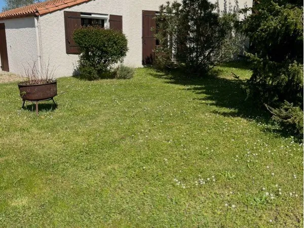 Maison 115 m2 plus parc de 1350 M2 2 garages et une cuisine d'été de 60M2