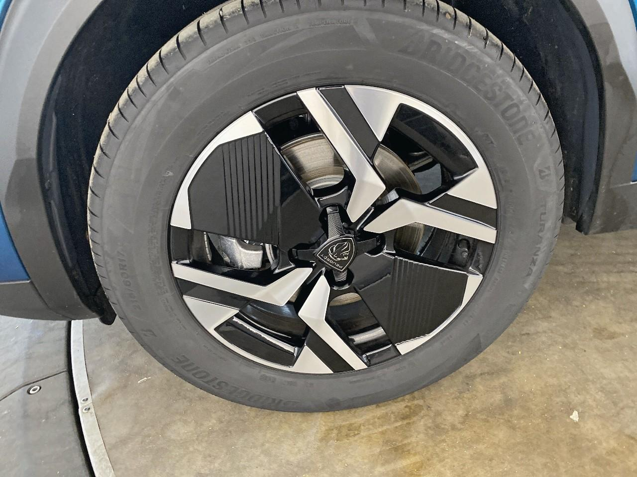 Peugeot 2008 hybrid 145 ch e-dcs6 allure — photo 11