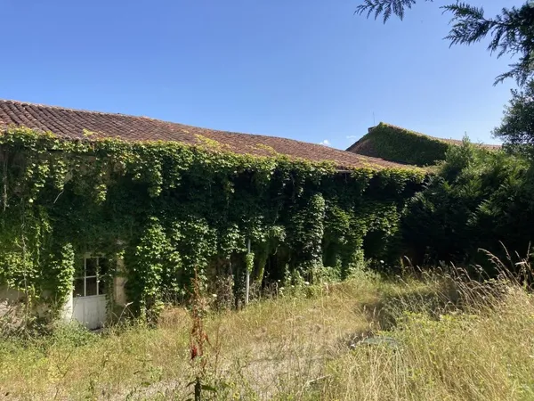 Vends corps de ferme en Dordogne - Périgord Vert - Nontron avec 5ha environ (jusqu'à 31,50 ha possib