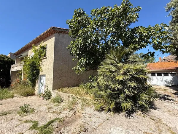 Villa en 3 appartements au coeur du centre ville de SIX FOURS