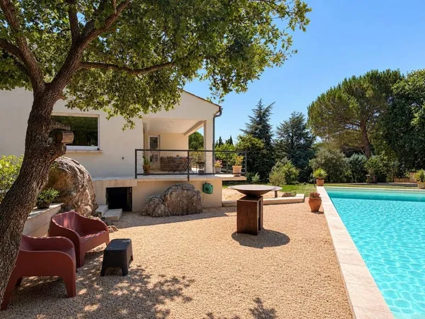 Maison 9 pièces 240 m²