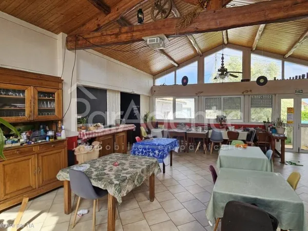 Maison 17 pièces 340 m²