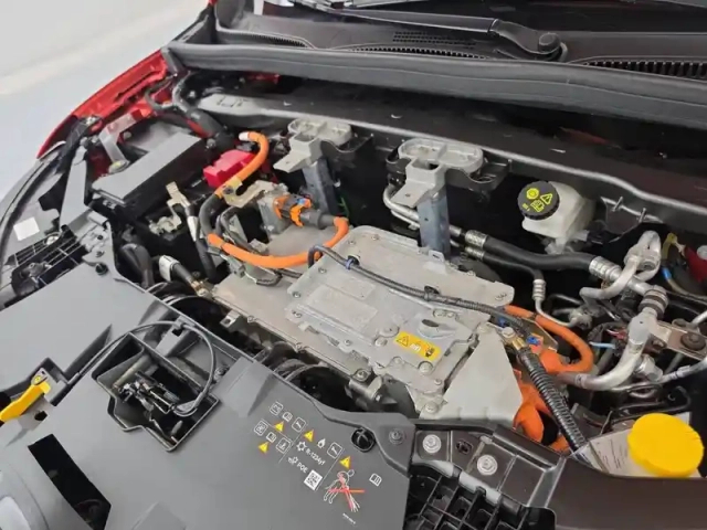 Renault Megane e-tech ev60 220 ch super charge — photo 205