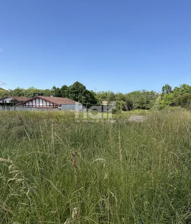 Terrain 673 m²