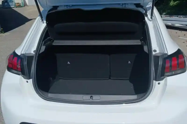 Peugeot 208 puretech 75 s&amp;s bvm5 — photo 9