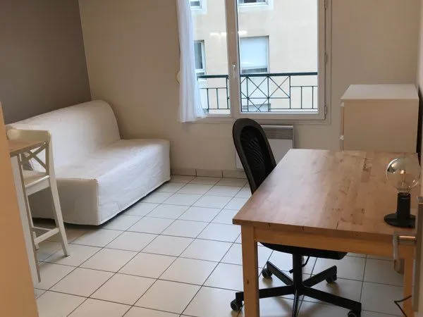 Charmant T1 meublé quartier Montchat idéalement situé + parking en sous sol