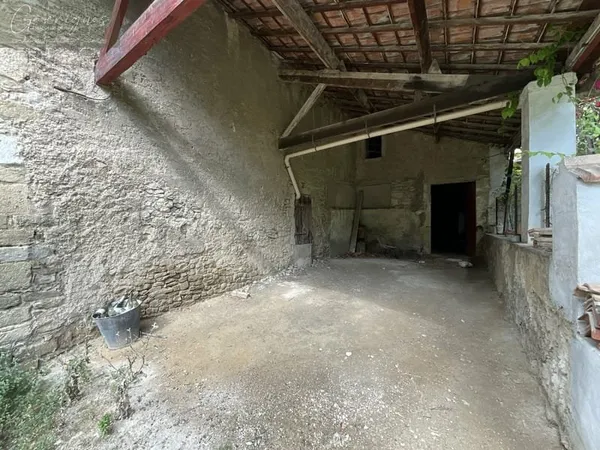 Remise en pierre