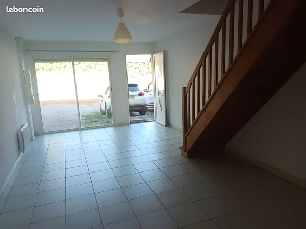 Duplex F3 indépendant avec cour et parking