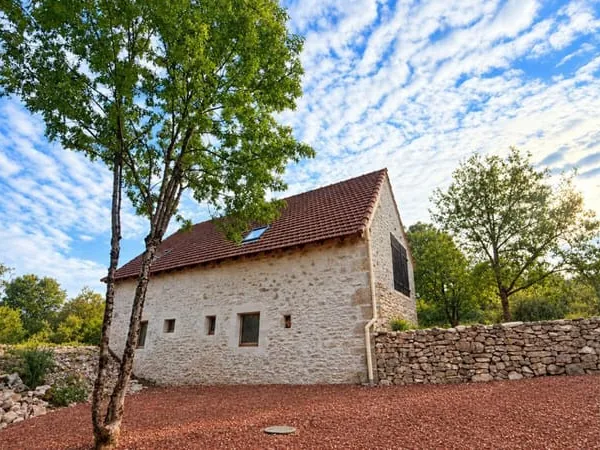 GRANGE DE CARACTERE A FINIR DE RENOVER