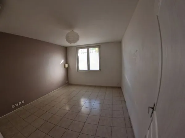 CALAS CENTRE STUDIO RDC 28m²
