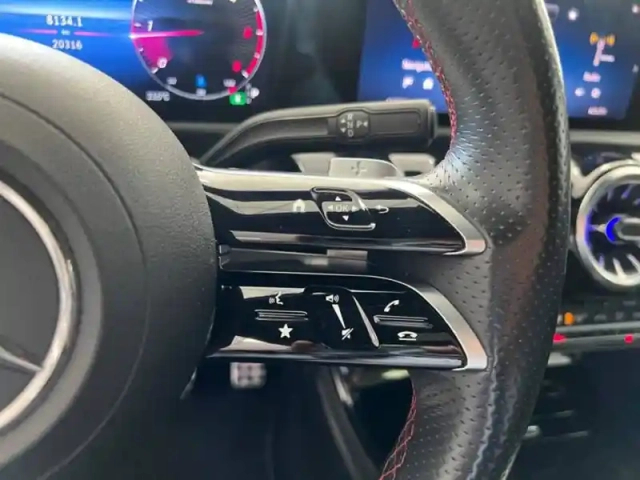 Mercedes Classe A 200 d berline amg line — photo 16