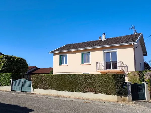 Maison St Denis lès Bourg