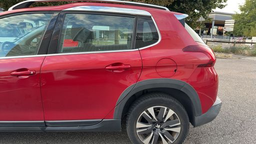 Peugeot 2008 1.2 PureTech 110 - Allure – 2018 – 106566 km – Essence – Boîte Manuelle — photo 3