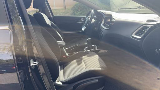 Kia Ceed 1.0 T-GDi 100 - Active – 2022 – 47851 km – Essence – Boîte Manuelle — photo 8
