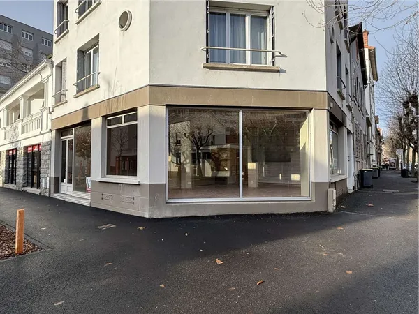 Local commercial hyper-centre avec visibilité et garage 100 m2